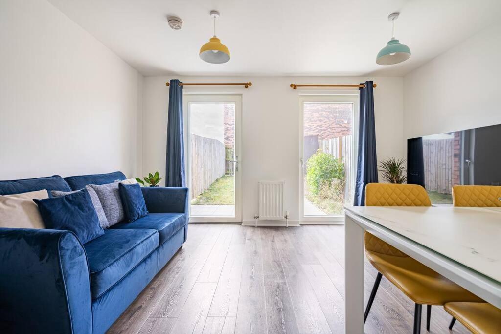 Apartamento Bright, Modern 2 Bedroom House With Free Parking! *