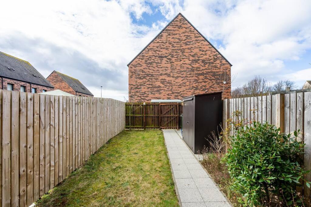 Bright, Modern 2 Bedroom House With Free Parking! * Edimburgo