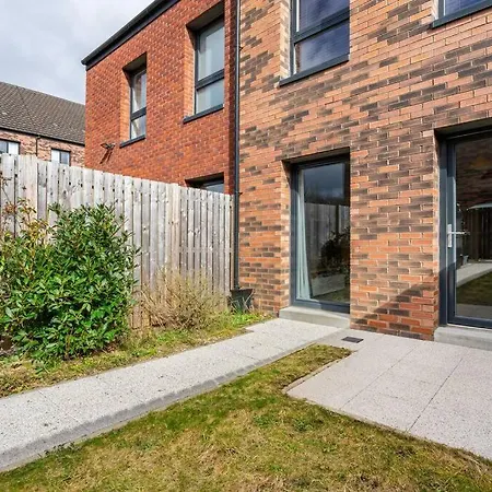 Bright, Modern 2 Bedroom House With Free Parking! Edimburgo Exterior foto
