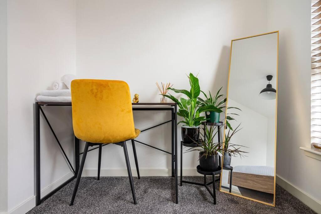Bright, Modern 2 Bedroom House With Free Parking! Эдинбург