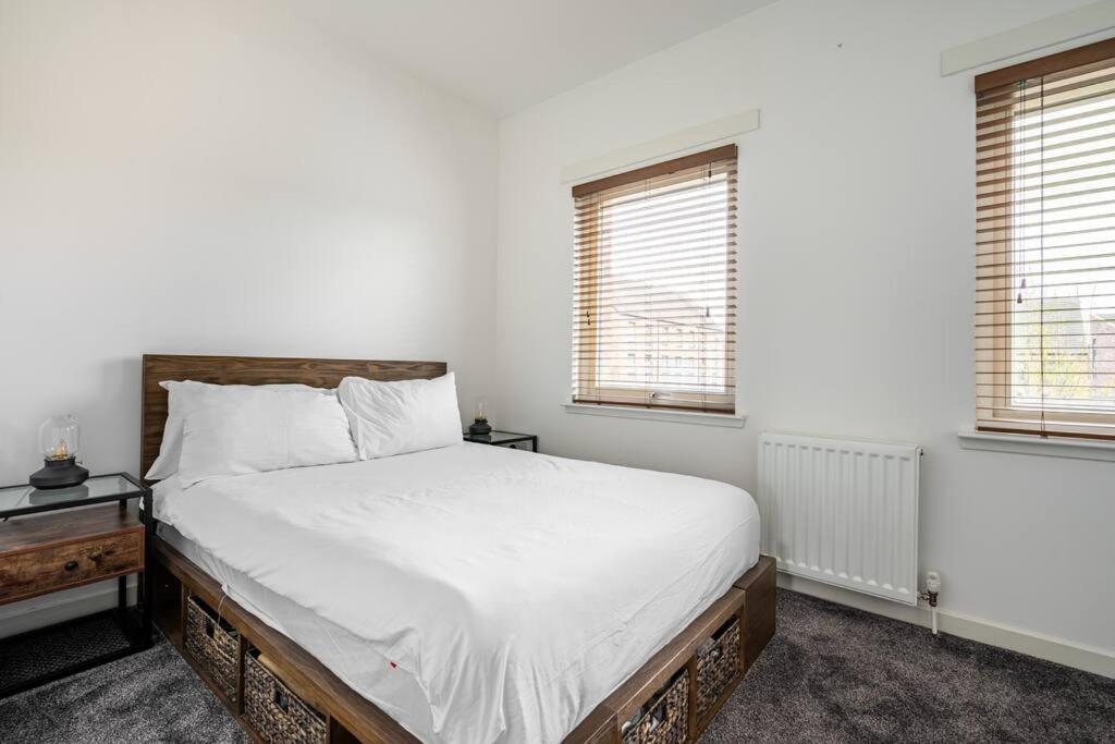 Апартаменты Bright, Modern 2 Bedroom House With Free Parking!