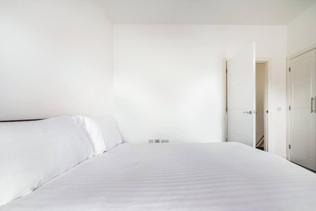 Bright, Modern 2 Bedroom House With Free Parking! Appartement Édimbourg