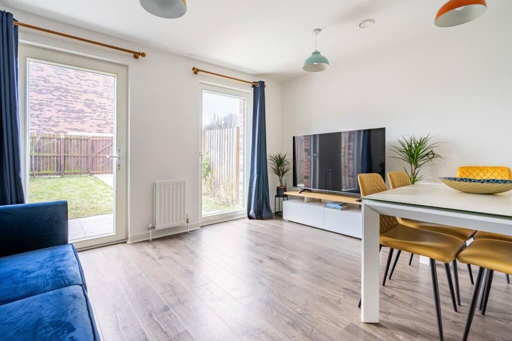 Appartement Bright, Modern 2 Bedroom House With Free Parking! Édimbourg