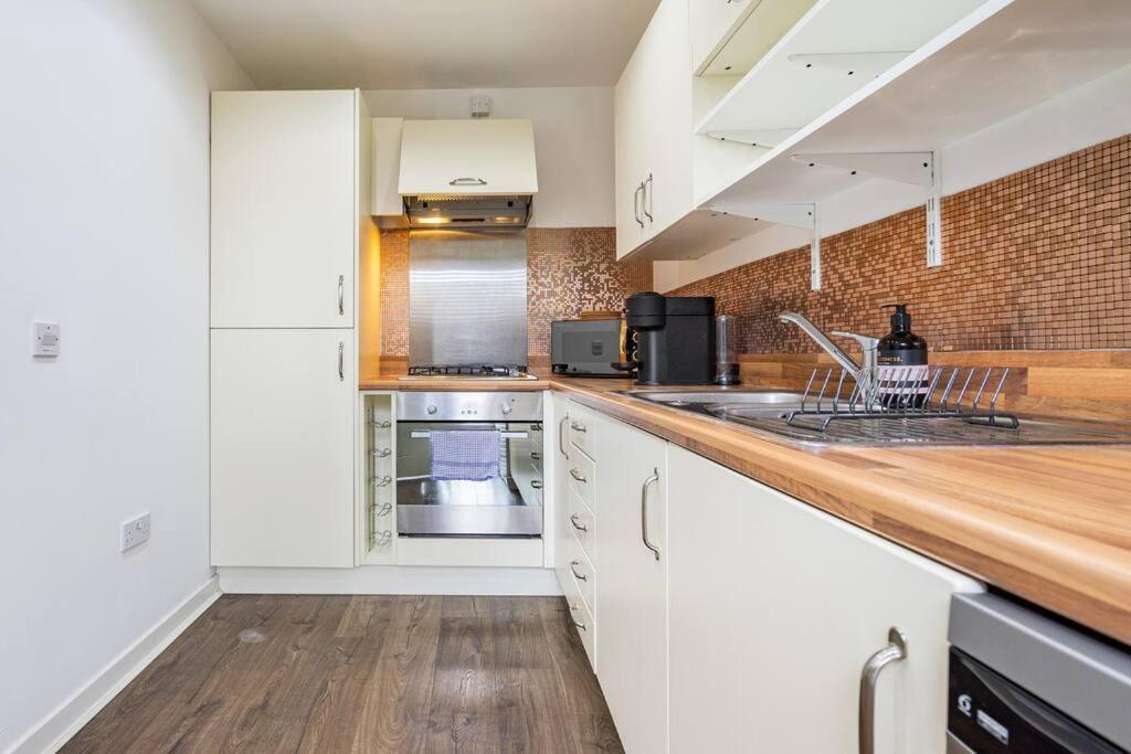 Bright, Modern 2 Bedroom House With Free Parking! * Édimbourg