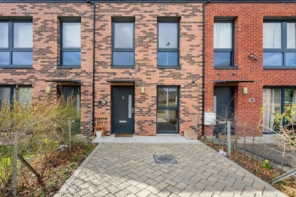 Appartement Bright, Modern 2 Bedroom House With Free Parking!